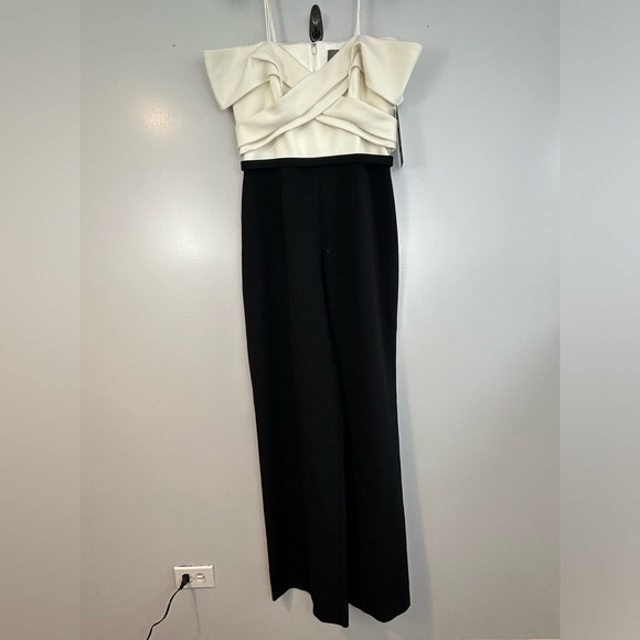 NWT Theia Black/Ivory Crisscross Off the Shoulder Color Block Jumpsuit Size 10 - Picture 2 of 16